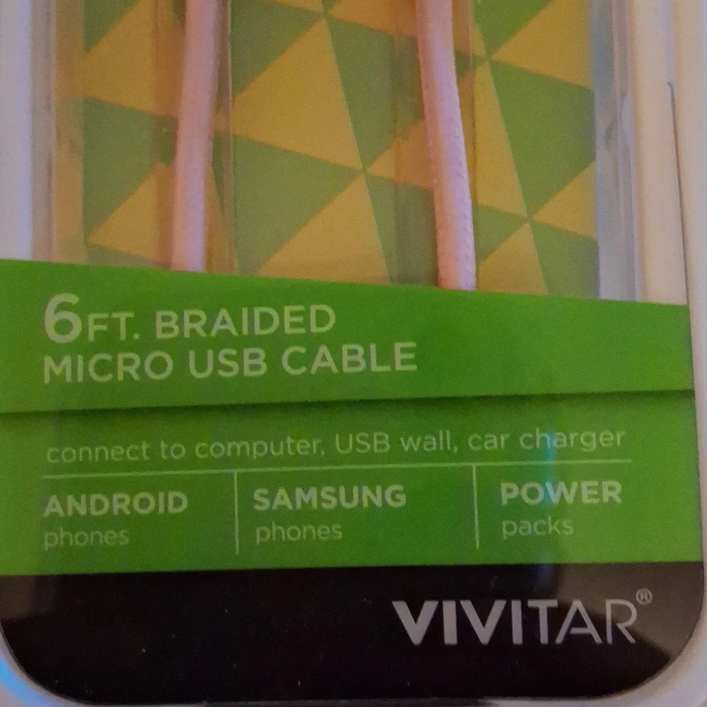 NIB Vivitar pink micro USB cable